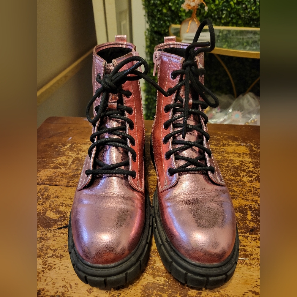 Boots - Picture 2 of 5